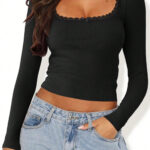 Kadın Siyah Kare Yaka Dantelli Uzun Kollu Crop Top Bluz – Şık, Rahat Ve Kolay Kombinlenebilir